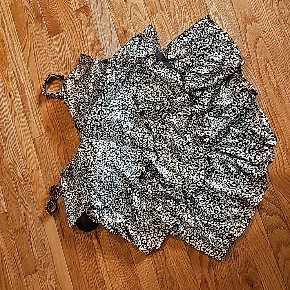 Black and gold leopard swim top size 26